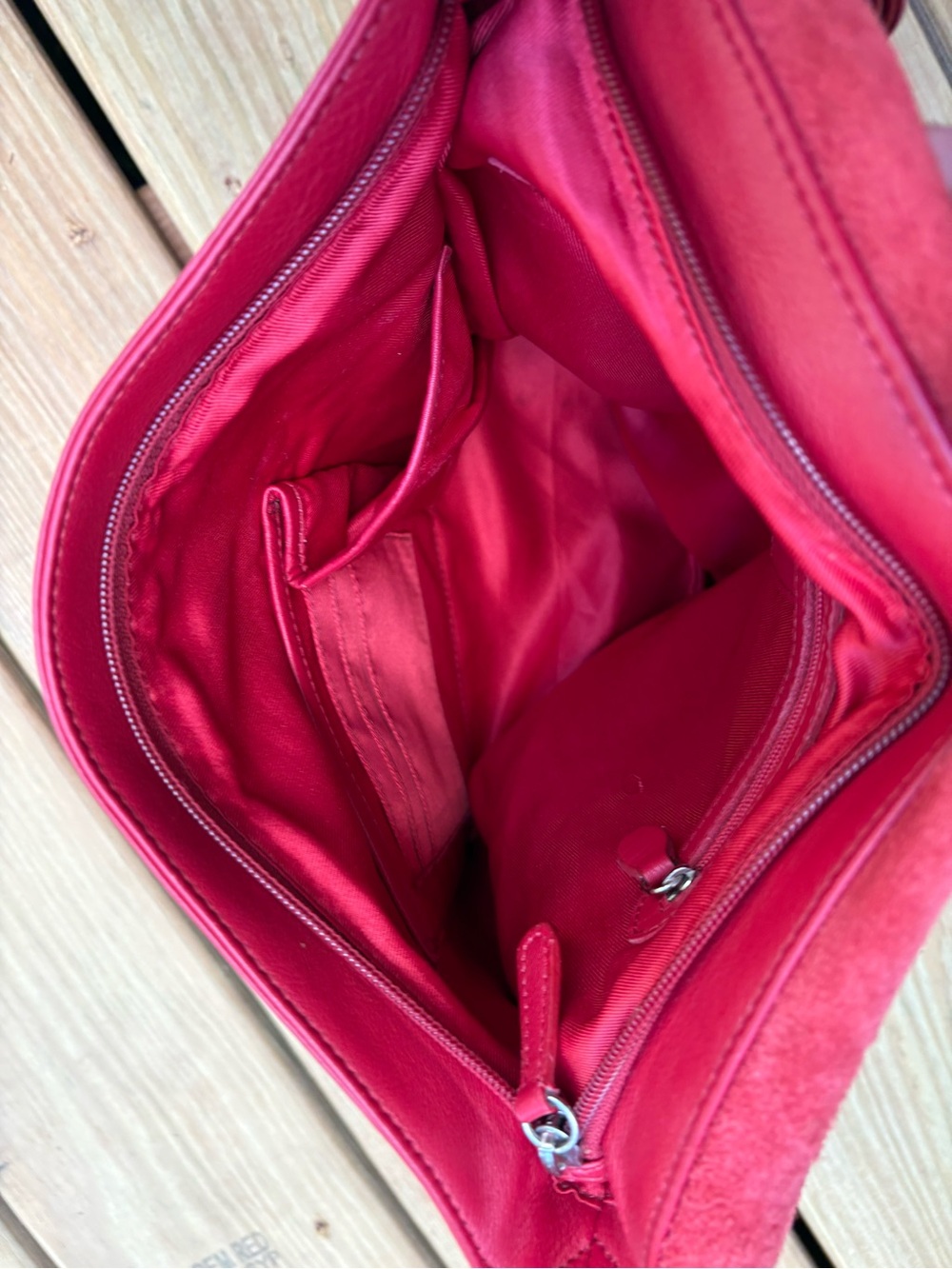 ILI New York Genuine Leather Crossbody Bag - Picture 5 of 7